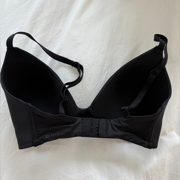 SKIMS Wireless Form T-Shirt Demi Bra Onyx | Size: 30D - Picture 4 of 6